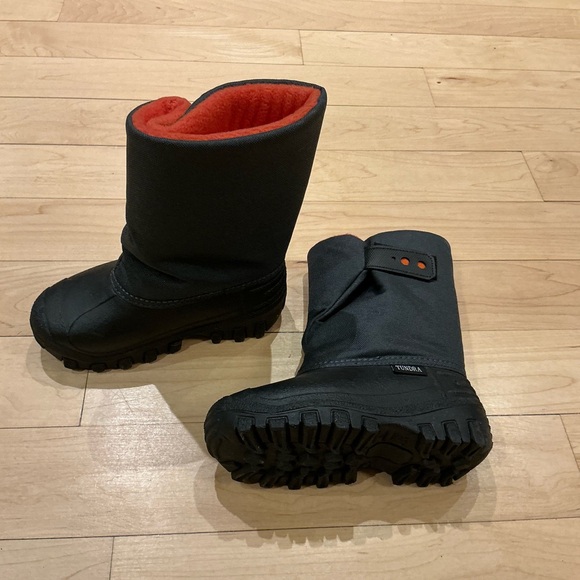 Tundra kids Winter Boots - Picture 1 of 5
